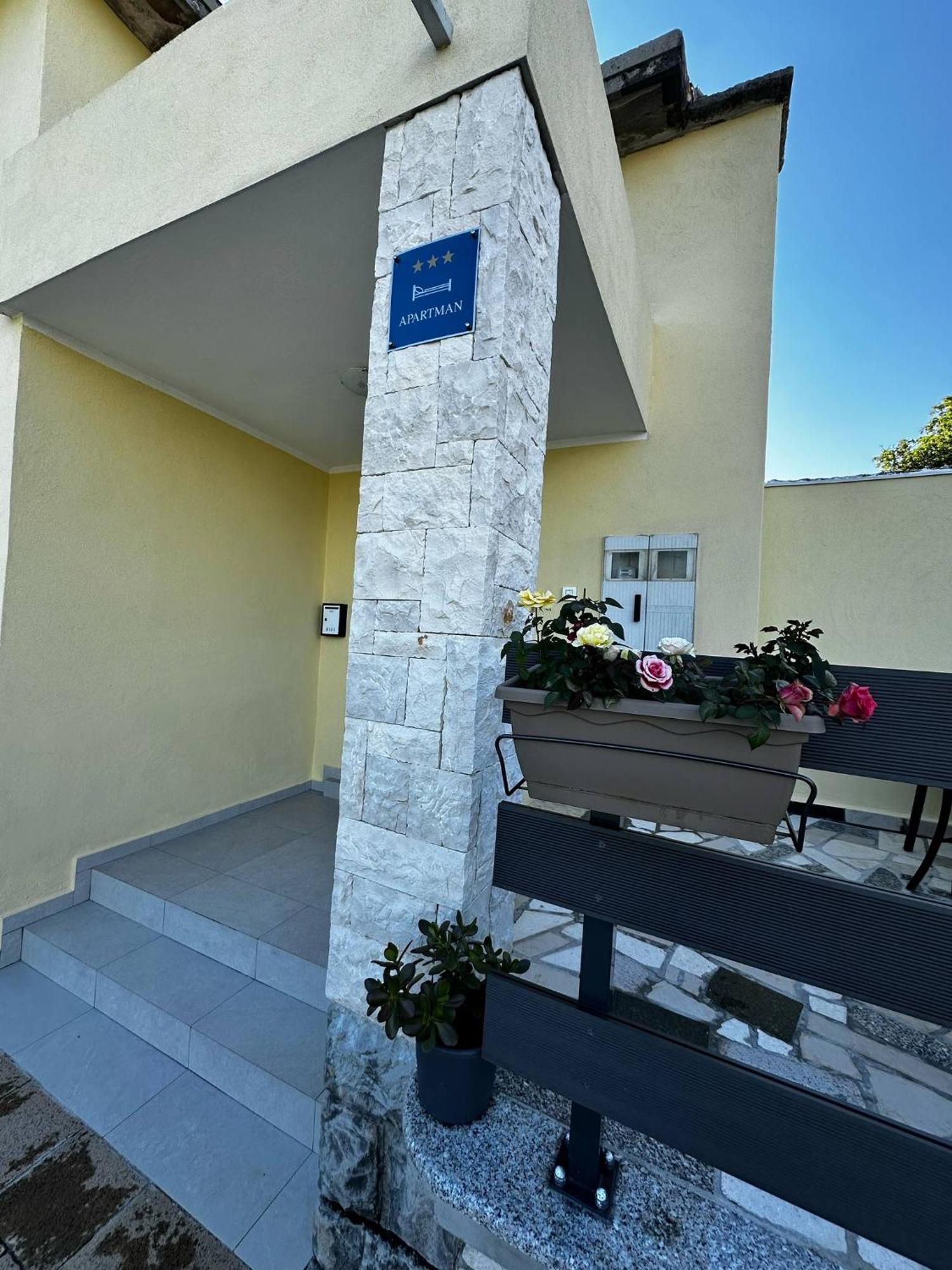 Lulic Appartement Labin  Buitenkant foto